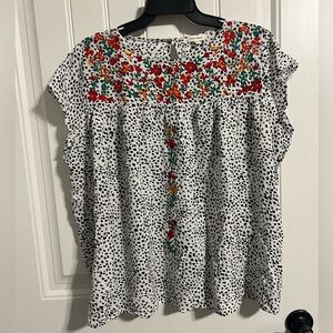 #8012. Coco Kelly Women's Short Sleeve Print Top w/Embroidery. Size 1XL